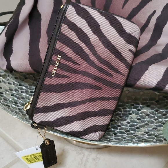 👛🛍 COACH Brown Zebra Handbag & Wristlet Wallet - Picture 7 of 17